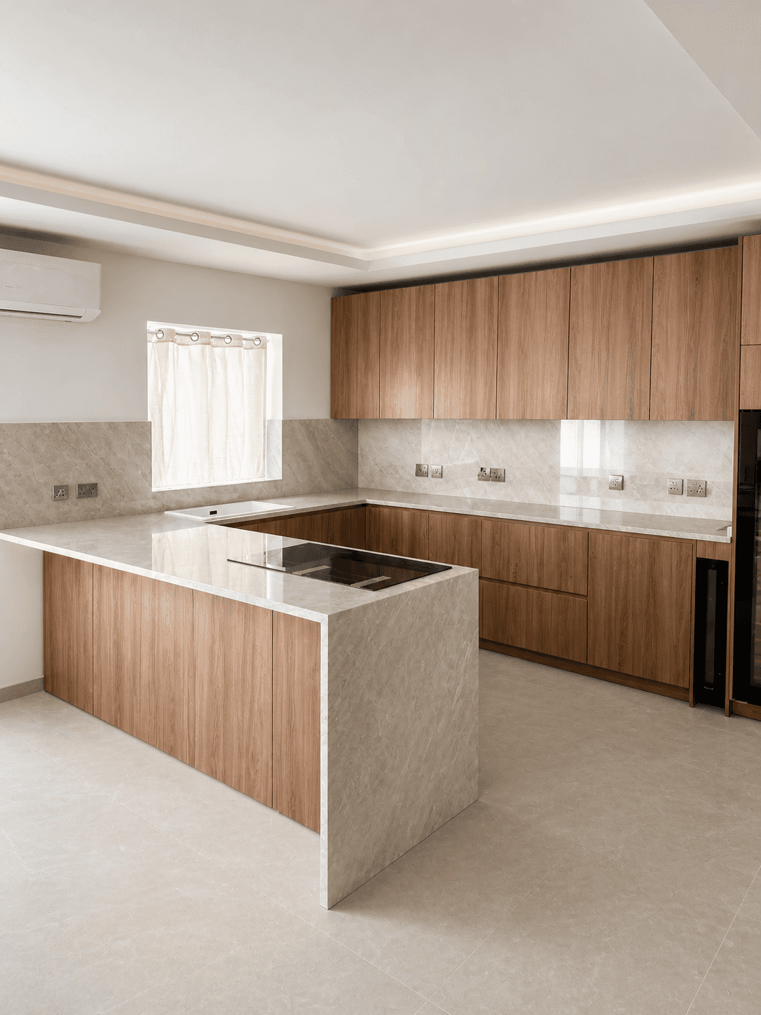 Cucina lineare con piano in grès porcellanato